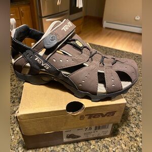 TEVA Dozer Women’s Sandal EUC